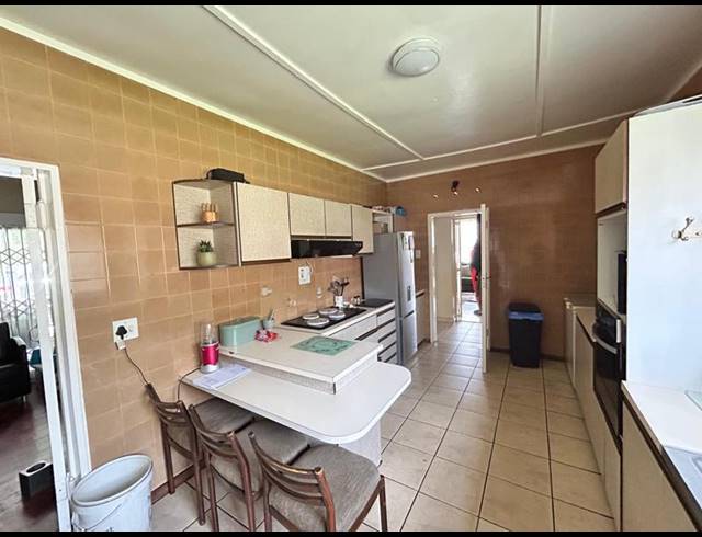 5 BEDROOM HOUSE FOR SALE IN SELCOURT